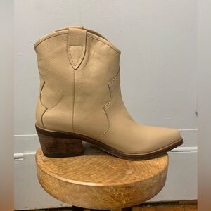 Tan Leather western style boot